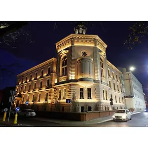 Premium By Wawel Castle Krakau